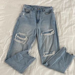American Eagle Curvy Mom Jean